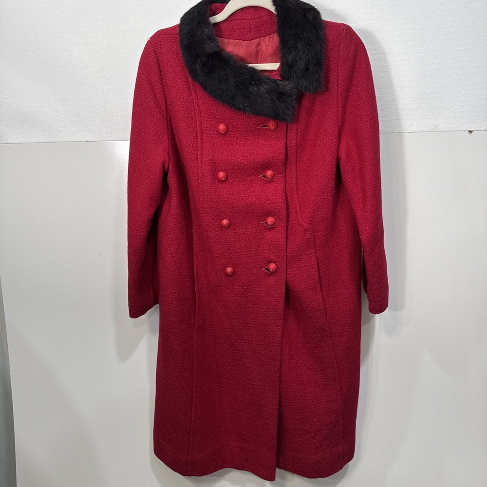 Vintage Classics Women's Red Coat WOOL with Mink  fur trim Union made.‎ Made USA
